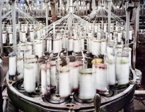 不一樣的流行色 時(shí)尚面料的另一種美